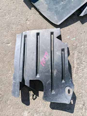 Повітропровід (дефлектор) радіатора, лівий