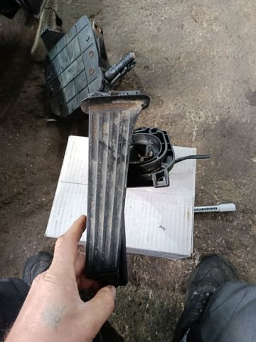 Датчик положення педалі акселератора (газу)