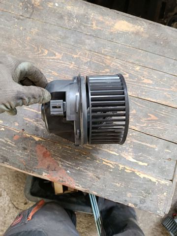 Двигун вентилятора пічки (обігрівача салону)