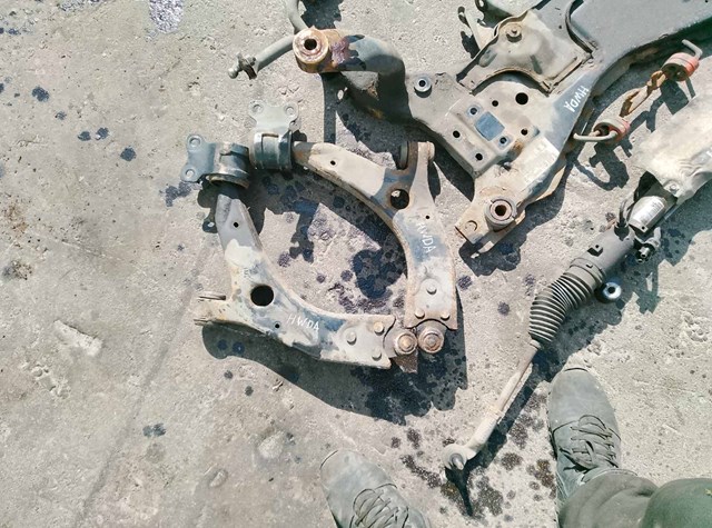 Важіль передньої підвіски нижній, лівий