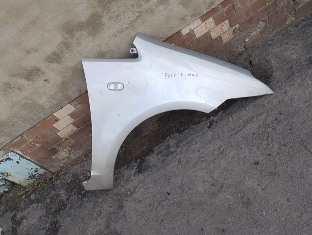 Крило переднє праве