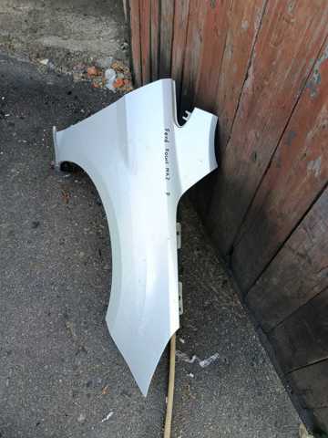 Крыло переднее правое