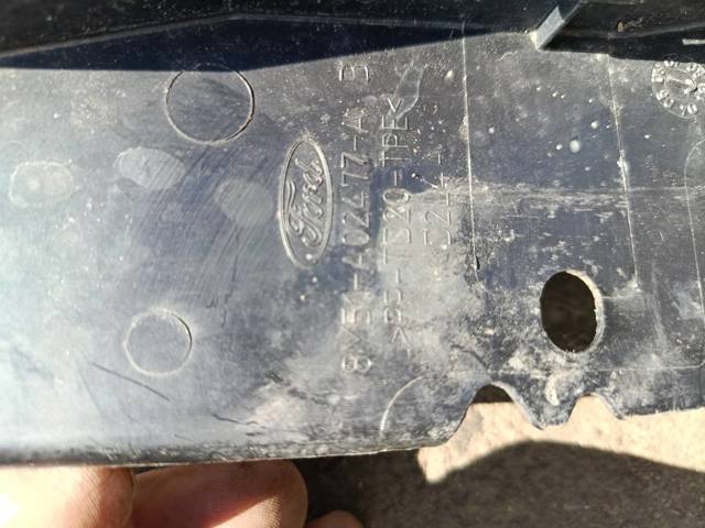 Накладка переднього лівого крила