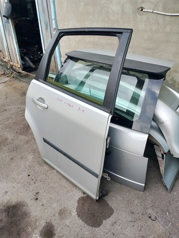 Двері задні, праві