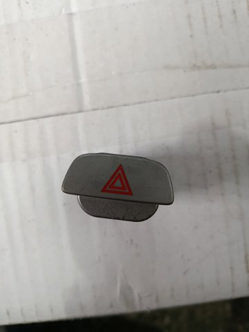 Кнопка ввімкнення аварійного сигналу