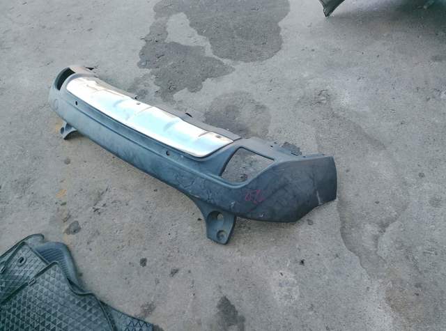 Бампер задній