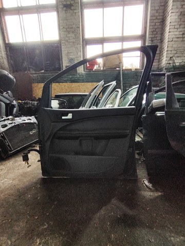 Двері передні, праві