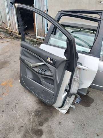 Двері передні, ліві