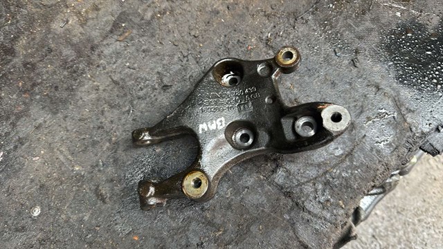 Кронштейн кріплення двигуна