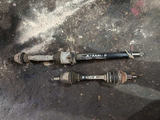 Піввісь (привід) передня, права