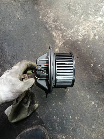 Двигун вентилятора пічки (обігрівача салону)