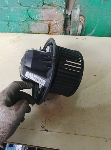 Двигун вентилятора пічки (обігрівача салону)