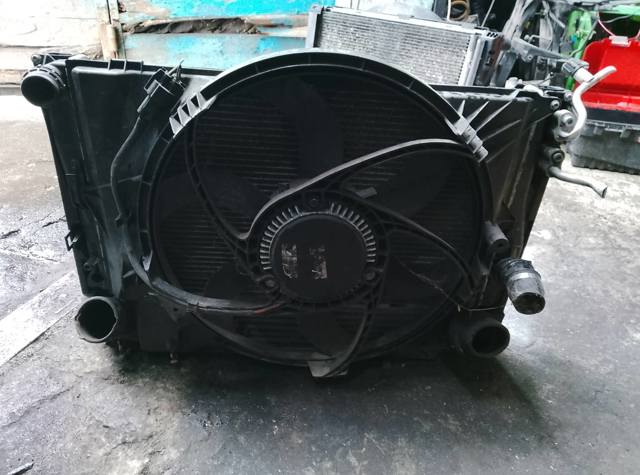 Дифузор радіатора охолодження, в зборі з двигуном і крильчаткою