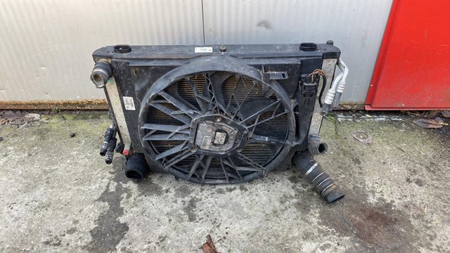 Диффузор радиатора охлаждения, в сборе с мотором и крыльчаткой 17427801657 
