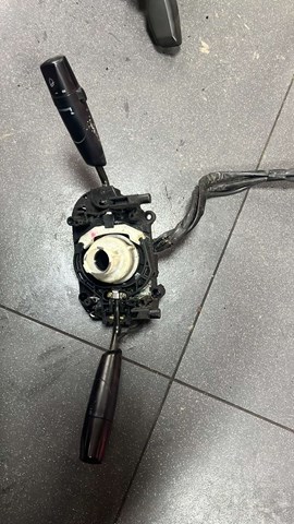 Підкермовий перемикач