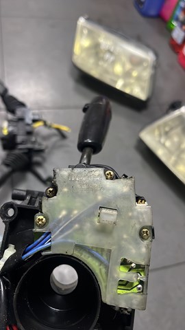 Перемикач покажчиків поворотів склоочисника Мазда