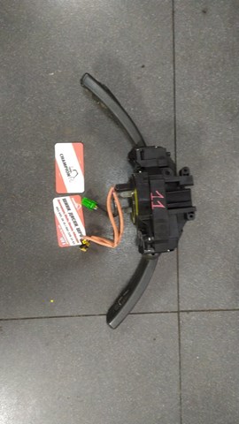 Підкермовий перемикач правий volv