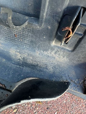 тримач бампера