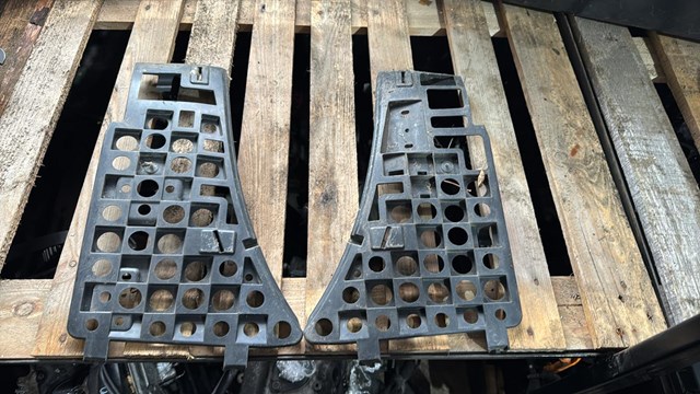 тримач бампера