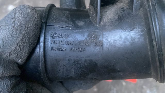 1J0129654S VAG Патрубок воздушный, вход в турбину (наддув) купить в Харьков