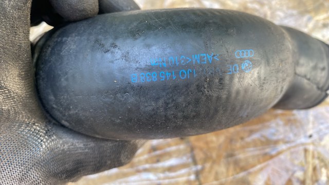 1J0145838 VAG Патрубок воздушный, выход из турбины/компрессора (наддув) купить в Ровно