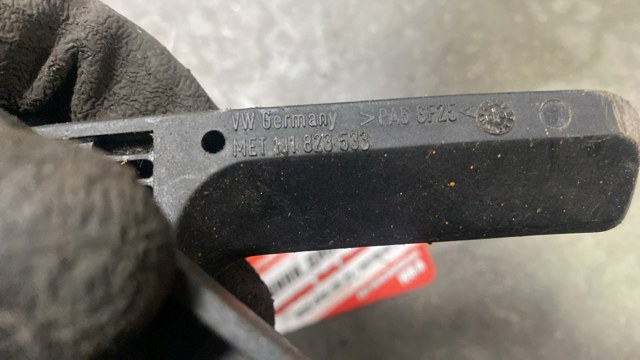 Ручка відкривання капота — фото 2