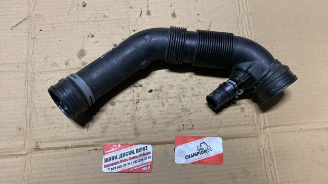 Патрубок повітряний, вихід повітряного фільтра