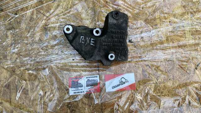 Кронштейн подушки (опоры) двигателя, левой 1K0199117BM VAG