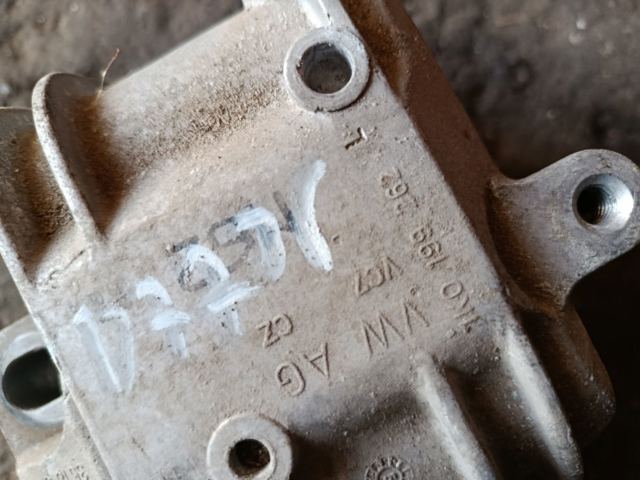 Подушка (опора) двигуна, права — фото 2