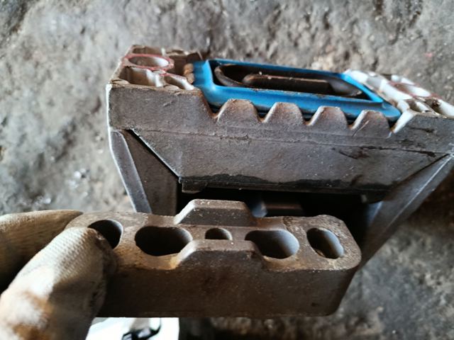 Подушка (опора) двигуна, права — фото 4