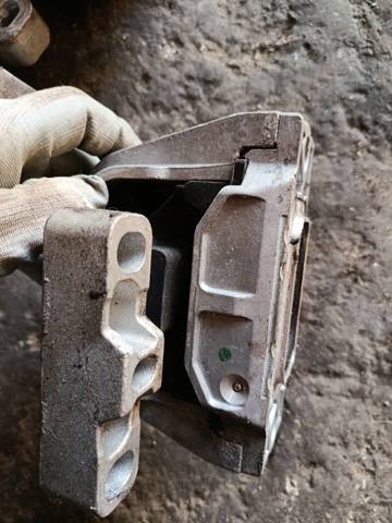 Подушка двигуна — фото 4