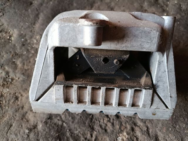 Подушка (опора) двигуна, права — фото 6