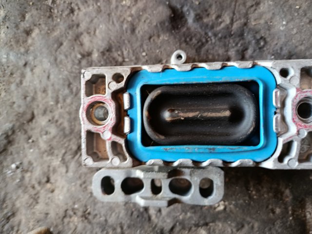 Подушка (опора) двигуна, права — фото 3