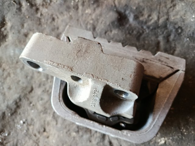 Подушка (опора) двигуна, права — фото 5