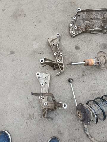 Кронштейн передней балки 1K0199295E VAG