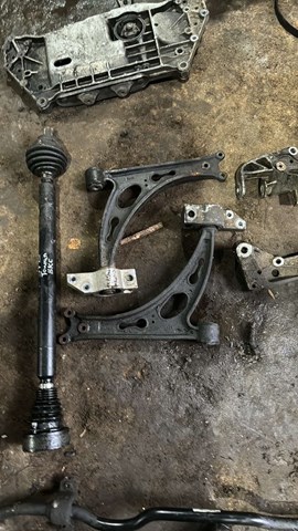 Рычаг передний левый