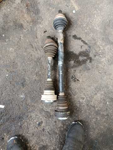 Вал привода, передний левый 1K0407271ES VAG