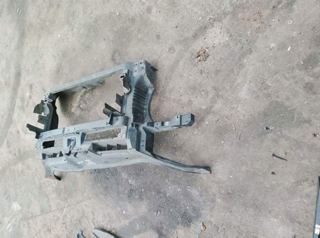 Панель передня