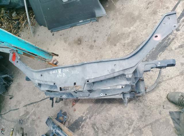 Панель передня