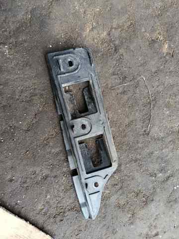 Кронштейн бампера переднього, зовнішній лівий — фото 1