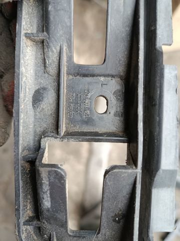 Кронштейн бампера переднього, зовнішній лівий — фото 2