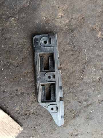 Кронштейн бампера переднього, зовнішній правий — фото 1