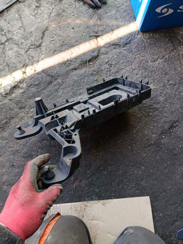 Кріплення/підставка акумулятора (АКБ) — фото 3