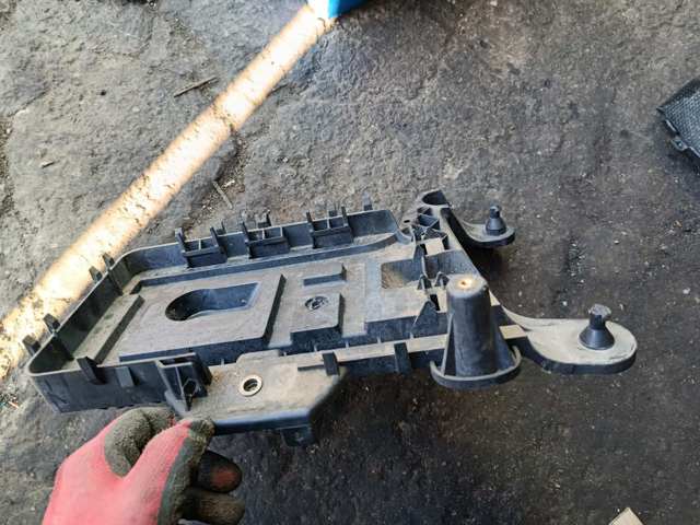 Кріплення/підставка акумулятора (АКБ) — фото 6