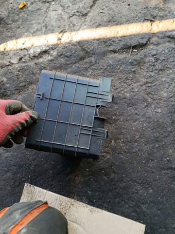 Кришка акумулятора (АКБ) — фото 3