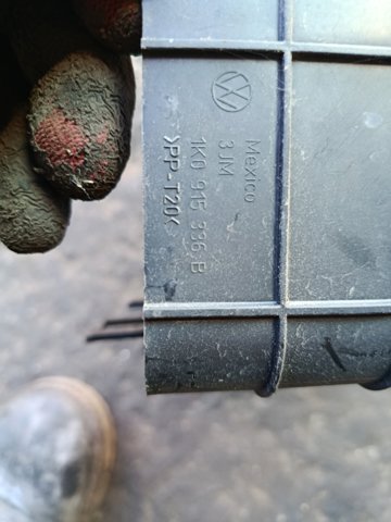 Кришка акумулятора (АКБ) — фото 2