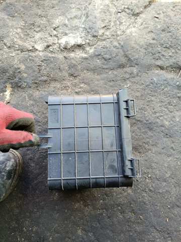 Кришка акумулятора (АКБ) — фото 1