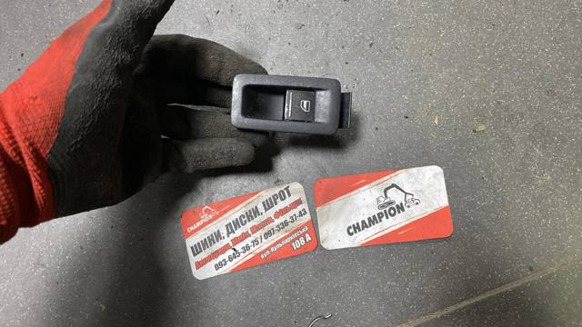 Кнопковий блок керування склопідіймачами передній правий — фото 1