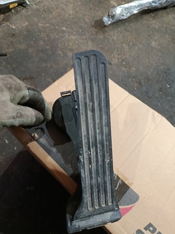 Педаль газу (акселератора) — фото 1