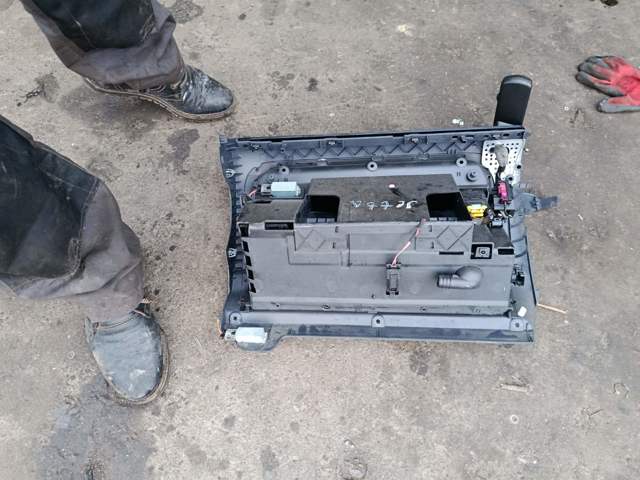 Ящик для рукавичок (бардачок) — фото 6